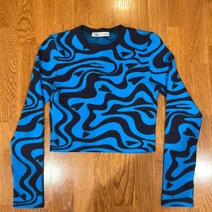 Blue patterned long sleeve crop top